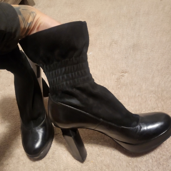 Authentic Fendi Boots - Picture 6 of 7